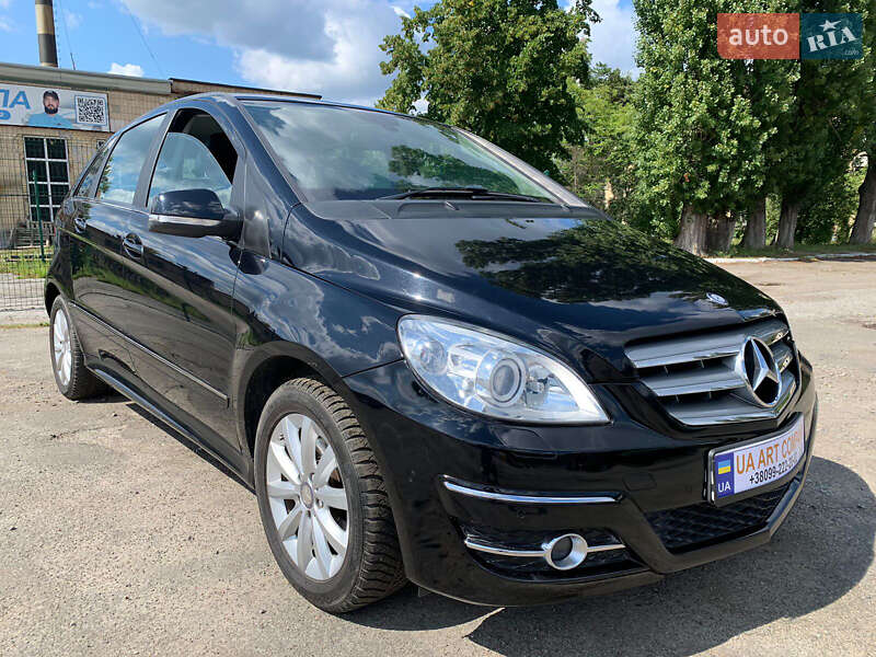 Хэтчбек Mercedes-Benz B-Class 2011 в 