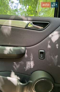Хэтчбек Mercedes-Benz B-Class 2009 в 