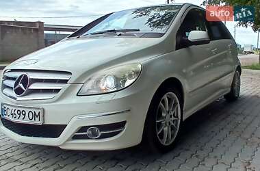 Хэтчбек Mercedes-Benz B-Class 2009 в 