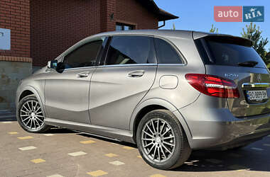 Хэтчбек Mercedes-Benz B-Class 2017 в 