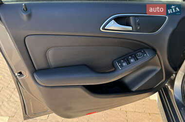 Хэтчбек Mercedes-Benz B-Class 2017 в 