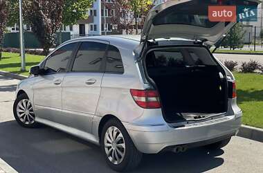 Хэтчбек Mercedes-Benz B-Class 2010 в 