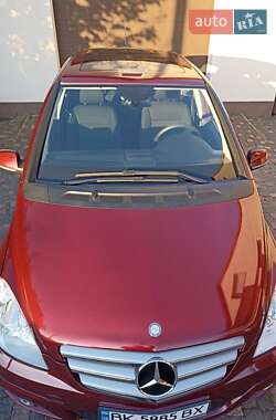 Хэтчбек Mercedes-Benz B-Class 2011 в 