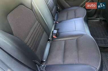 Хэтчбек Mercedes-Benz B-Class 2015 в 