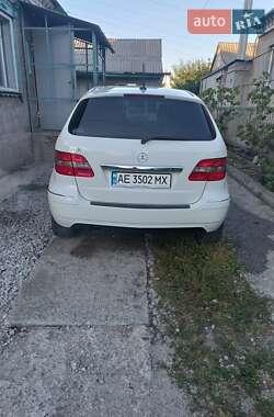 Хэтчбек Mercedes-Benz B-Class 2011 в 