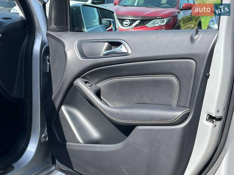 Хэтчбек Mercedes-Benz B-Class 2017 в Львове