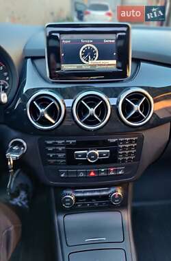 Хэтчбек Mercedes-Benz B-Class 2013 в 