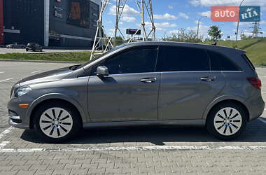 Хэтчбек Mercedes-Benz B-Class 2017 в 
