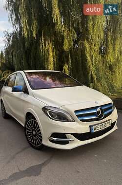 Хэтчбек Mercedes-Benz B-Class 2016 в 