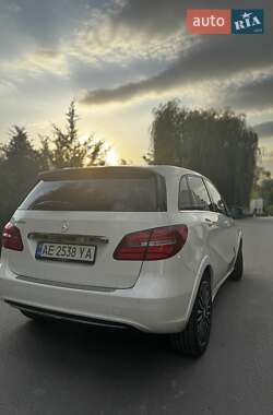Хэтчбек Mercedes-Benz B-Class 2016 в 