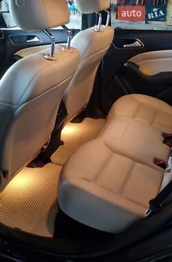 Хэтчбек Mercedes-Benz B-Class 2016 в 