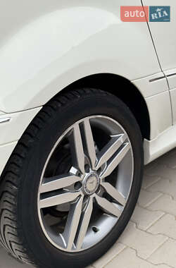 Хэтчбек Mercedes-Benz B-Class 2011 в 