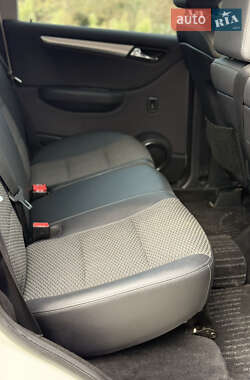 Хэтчбек Mercedes-Benz B-Class 2011 в 