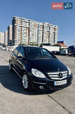 Хэтчбек Mercedes-Benz B-Class 2010 в 