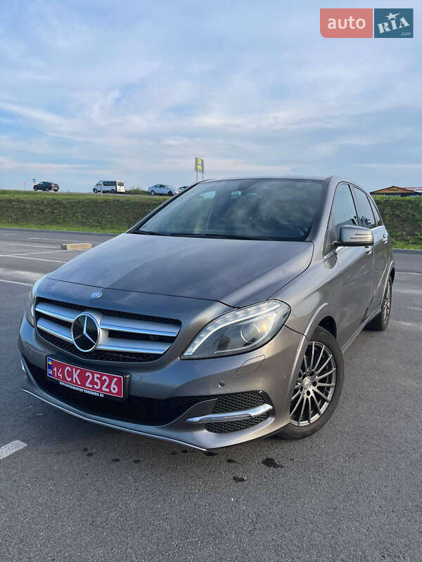 Хэтчбек Mercedes-Benz B-Class 2016 в 