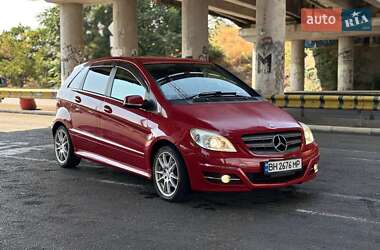 Хэтчбек Mercedes-Benz B-Class 2009 в 