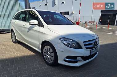 Хэтчбек Mercedes-Benz B-Class 2017 в 