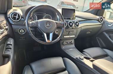 Хэтчбек Mercedes-Benz B-Class 2017 в 