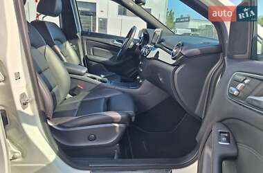 Хэтчбек Mercedes-Benz B-Class 2017 в 