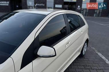 Хэтчбек Mercedes-Benz B-Class 2011 в 