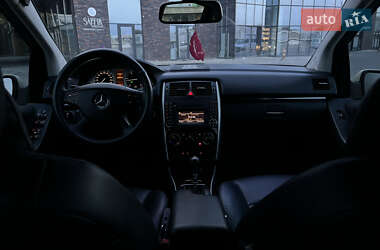 Хэтчбек Mercedes-Benz B-Class 2011 в 