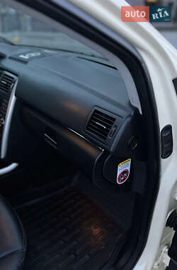 Хэтчбек Mercedes-Benz B-Class 2011 в 