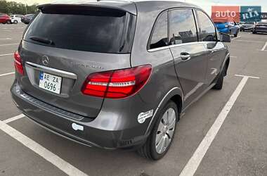 Хэтчбек Mercedes-Benz B-Class 2015 в 