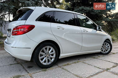 Хэтчбек Mercedes-Benz B-Class 2013 в 