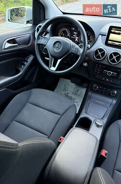 Хэтчбек Mercedes-Benz B-Class 2013 в 