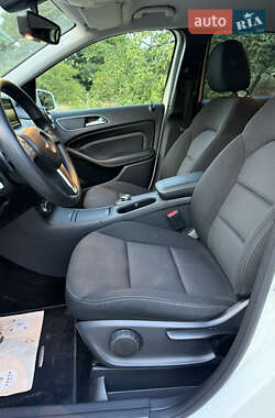 Хэтчбек Mercedes-Benz B-Class 2013 в 