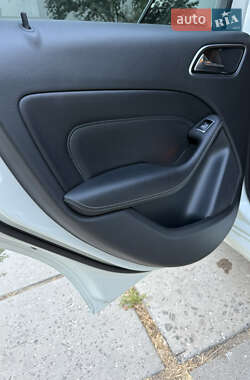 Хэтчбек Mercedes-Benz B-Class 2013 в 
