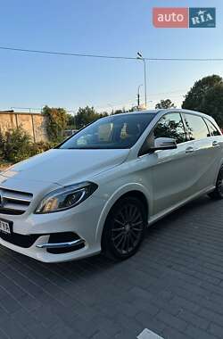 Хэтчбек Mercedes-Benz B-Class 2017 в 