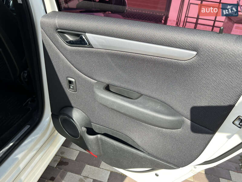 Хэтчбек Mercedes-Benz B-Class 2010 в Одессе фото 18 Хэтчбек Mercedes-Benz B-Class 2010 в Одессе