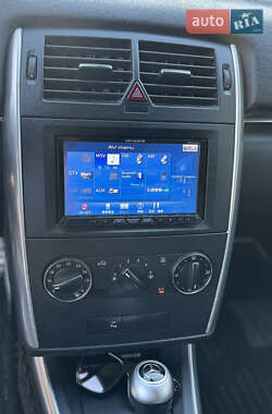 Хэтчбек Mercedes-Benz B-Class 2010 в 
