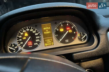 Хэтчбек Mercedes-Benz B-Class 2011 в 