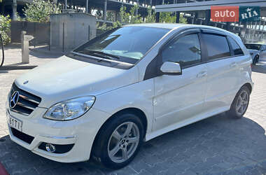 Хэтчбек Mercedes-Benz B-Class 2011 в 