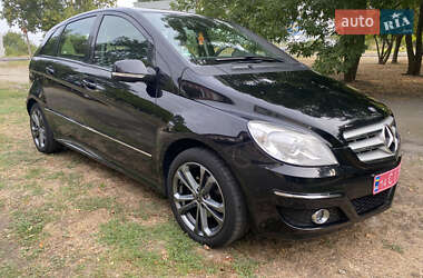 Хэтчбек Mercedes-Benz B-Class 2009 в 