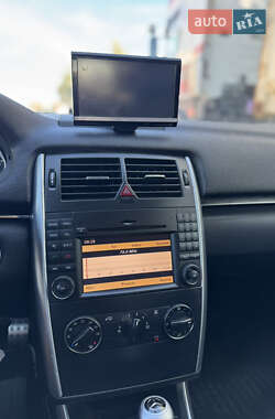 Хэтчбек Mercedes-Benz B-Class 2010 в 