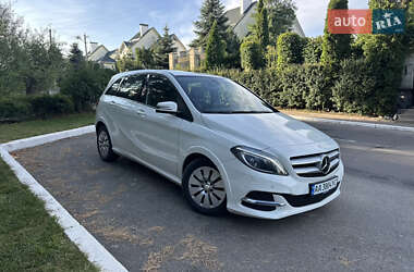 Хетчбек Mercedes-Benz B-Class 2015 в 
