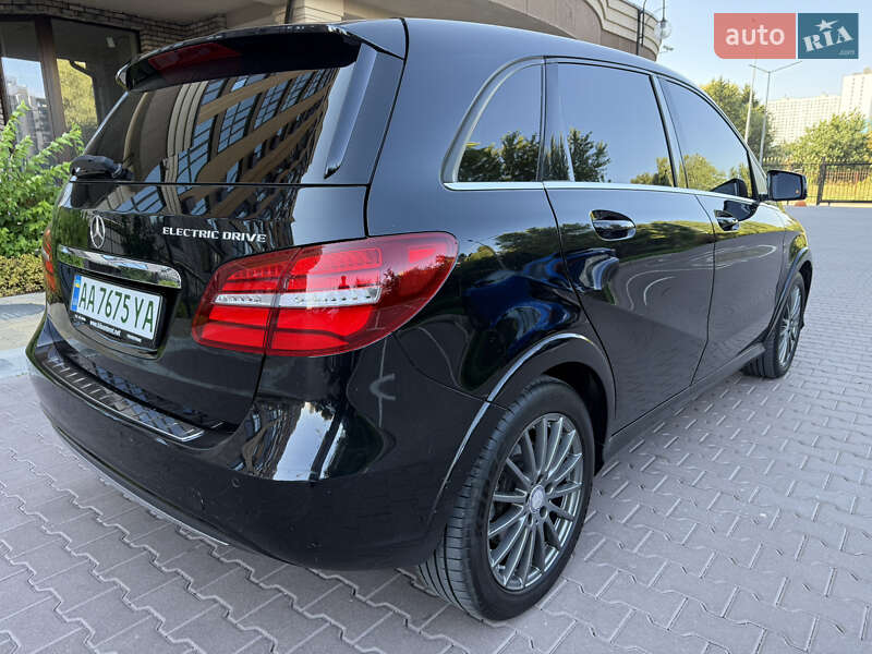 Хэтчбек Mercedes-Benz B-Class 2015 в Киеве
