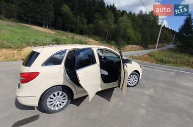 Хэтчбек Mercedes-Benz B-Class 2013 в 