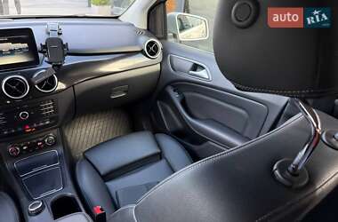 Хэтчбек Mercedes-Benz B-Class 2017 в 