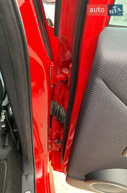 Хетчбек Mercedes-Benz B-Class 2010 в 