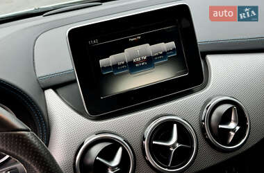 Хэтчбек Mercedes-Benz B-Class 2016 в 