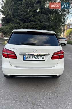 Хэтчбек Mercedes-Benz B-Class 2016 в 