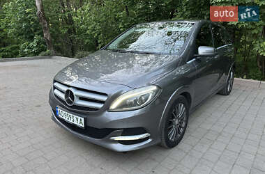 Хэтчбек Mercedes-Benz B-Class 2016 в 