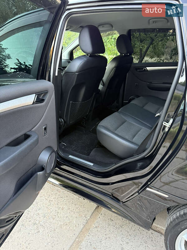 Хэтчбек Mercedes-Benz B-Class 2010 в Одессе фото 77 Хэтчбек Mercedes-Benz B-Class 2010 в Одессе