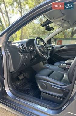 Хэтчбек Mercedes-Benz B-Class 2016 в 