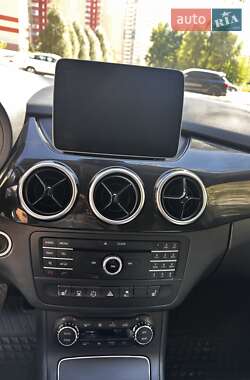 Хэтчбек Mercedes-Benz B-Class 2016 в 