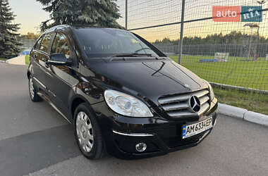 Хэтчбек Mercedes-Benz B-Class 2009 в 